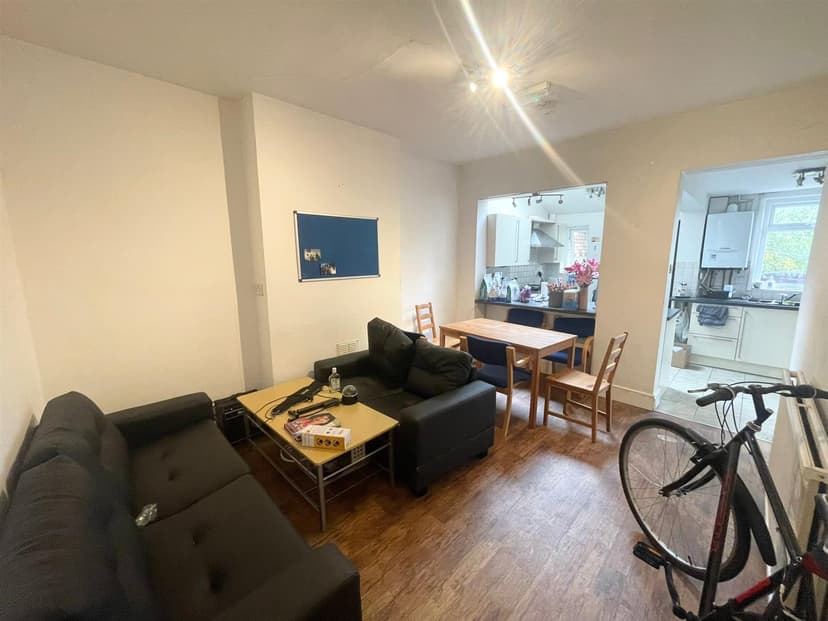 48 Park Road - Image 2