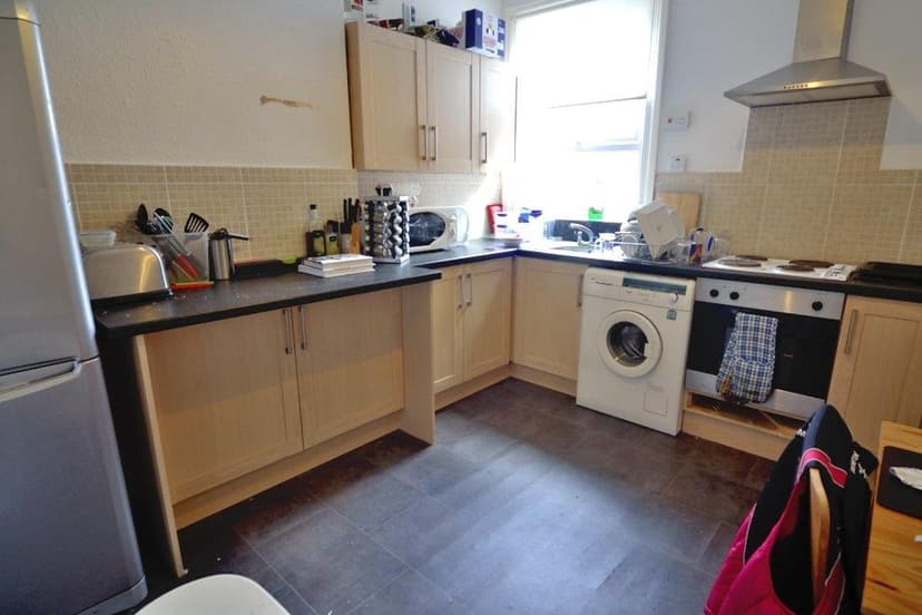 Flat 2 12 Albert Road - Image 1