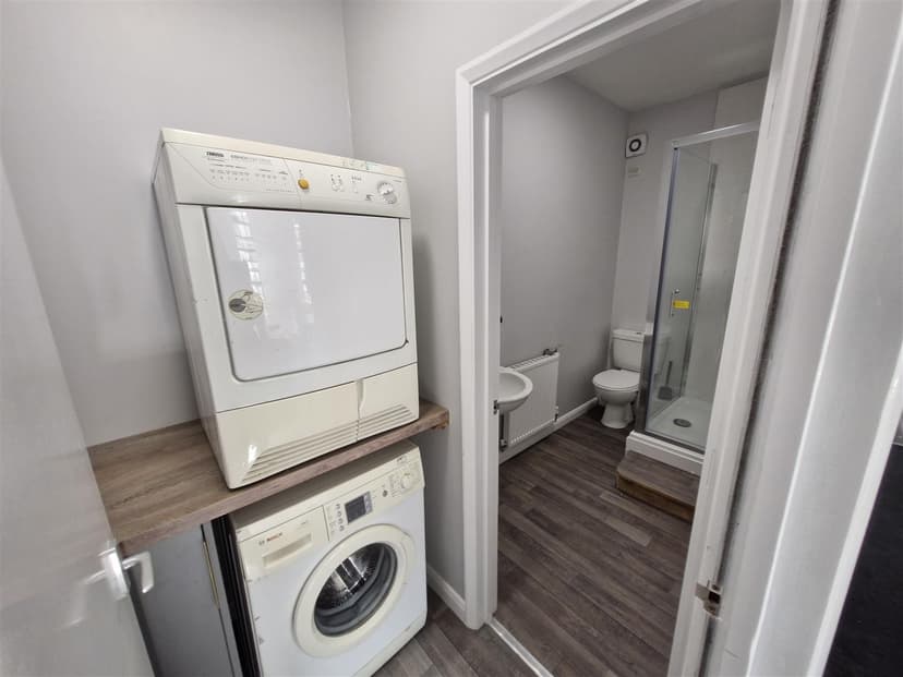 Flat 1 Bath Inn Robin Hood Street - Image 9