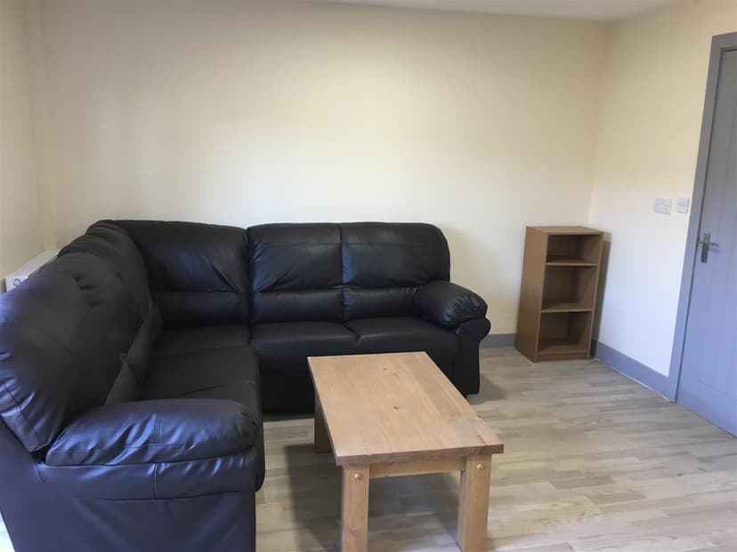 2 Saxton Close - Image 4