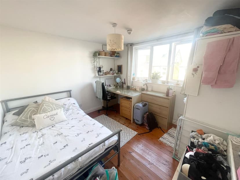 16 Bute Avenue - Image 5