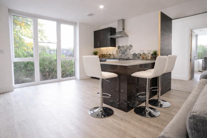 Major Oak, 1 Queens Road East - Image 4