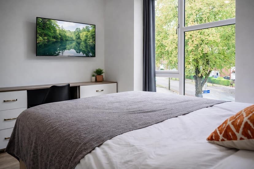 The Cave,, 1 Queens Road East - Image 9