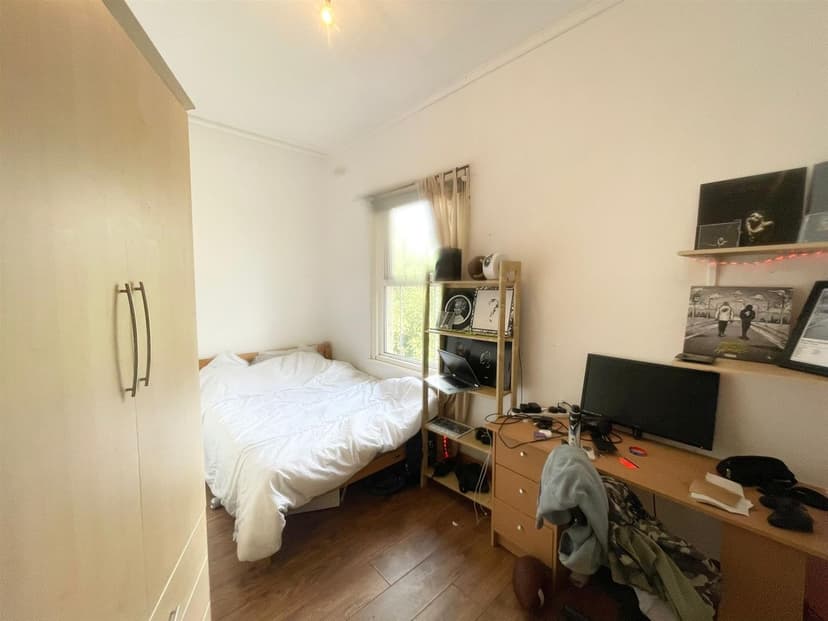 Flat 4 26 Annesley Grove - Image 6