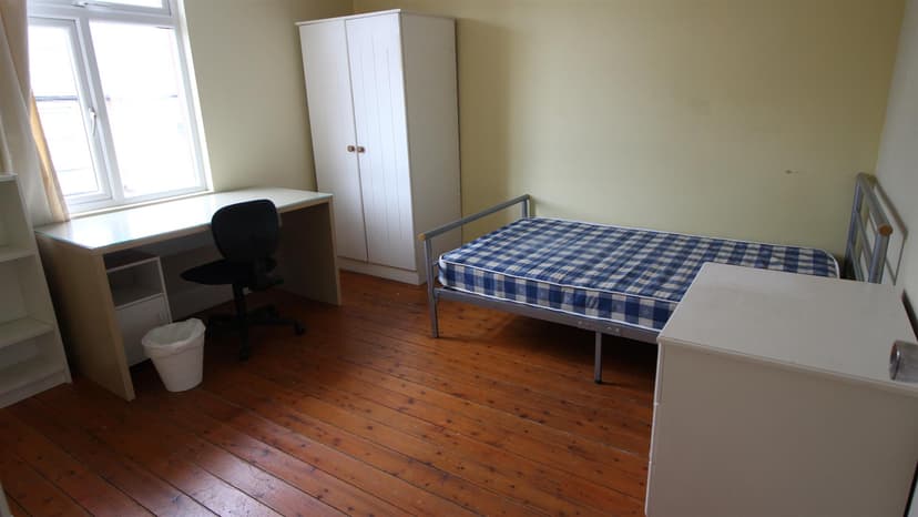 18 Bute Avenue - Image 7