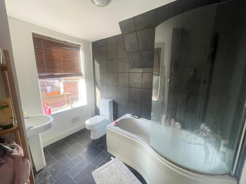 21 Midland Avenue - Image 3