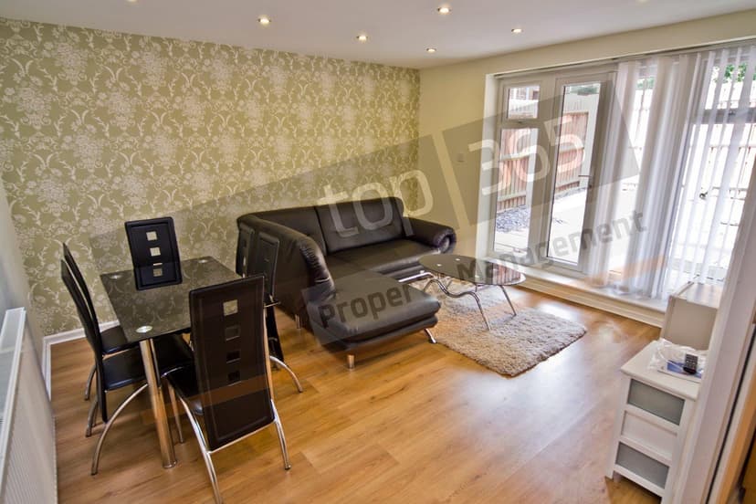 9 Park Road - Image 2