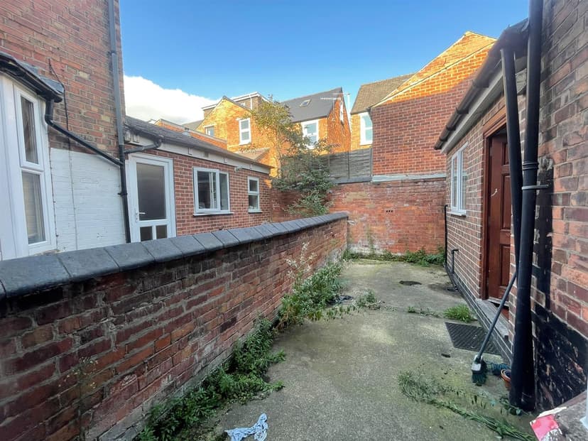 14 Bute Avenue - Image 13