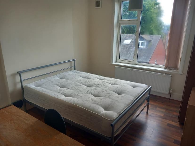 24 Rolleston Drive - Image 12