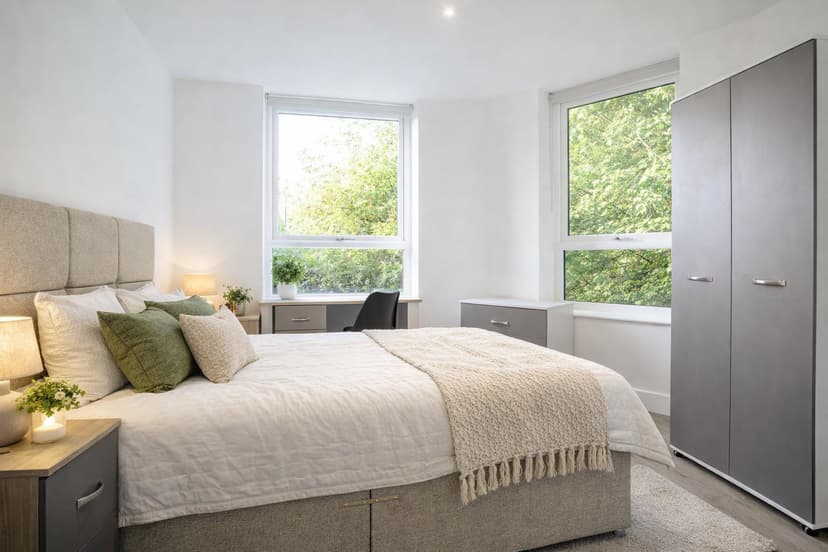 Major Oak, 1 Queens Road East - Image 5