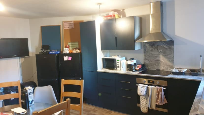 335 Derby Road - Image 8