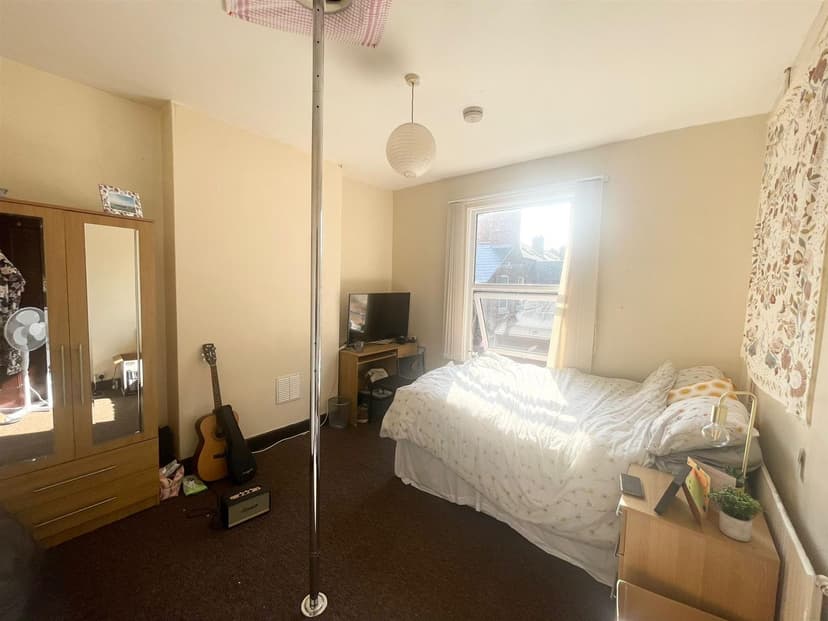 1 Church Avenue - Image 3