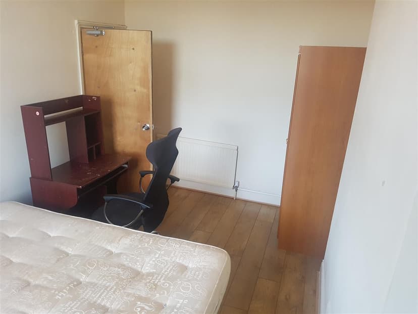 53 Burford Road - Image 3