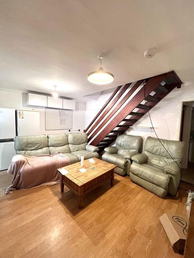 17-19 Priory Court - Image 4