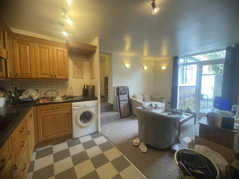 33B Lenton Road - Image 2