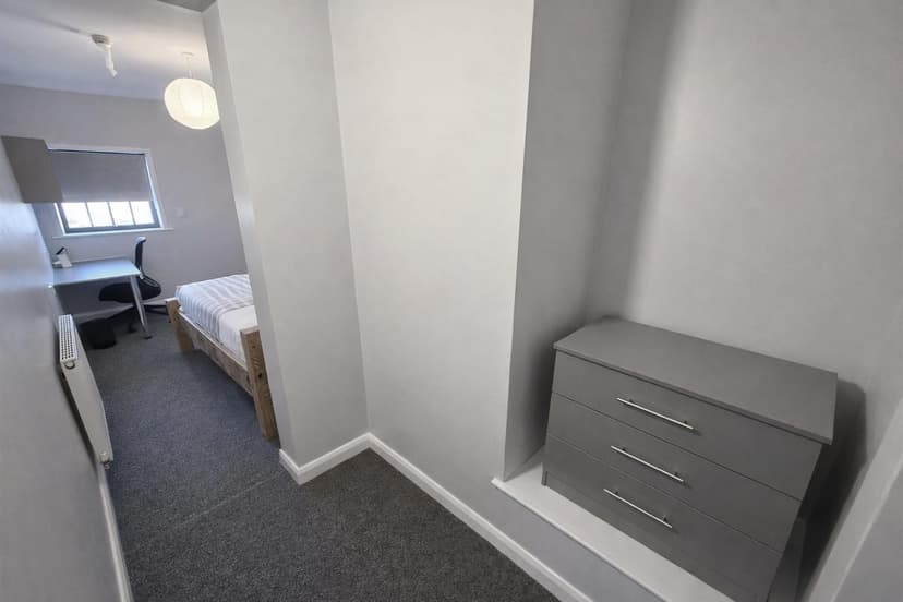 Flat 2 Bath Inn Robin Hood Street - Image 5