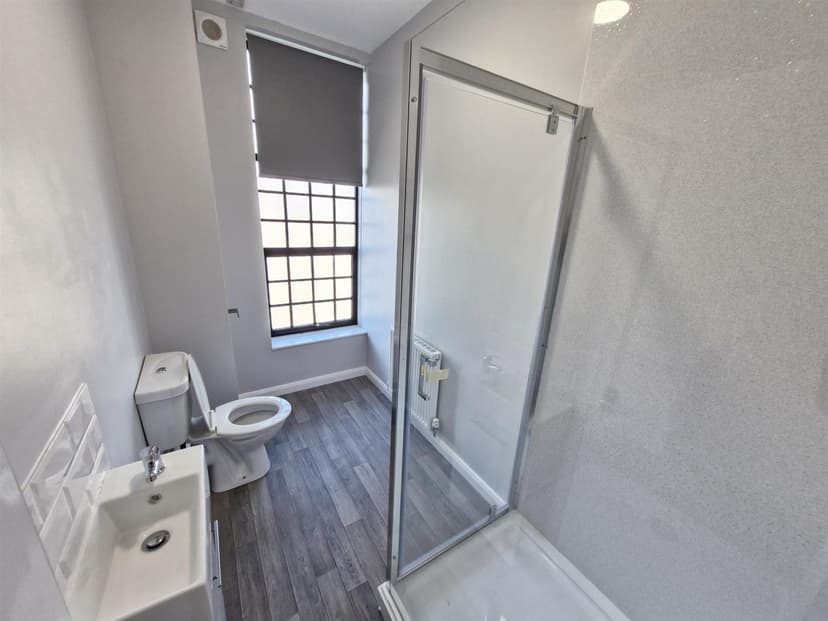 Flat 1 Bath Inn Robin Hood Street - Image 4