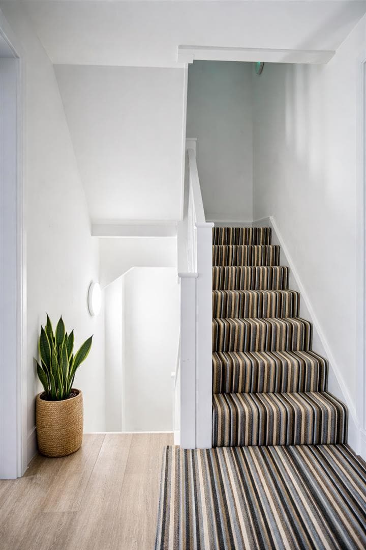 The Cave,, 1 Queens Road East - Image 10