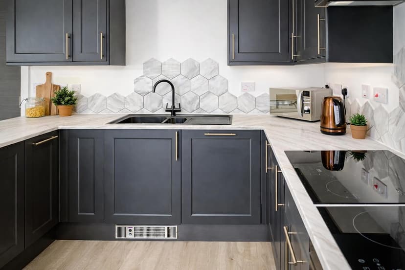 The Cave,, 1 Queens Road East - Image 5