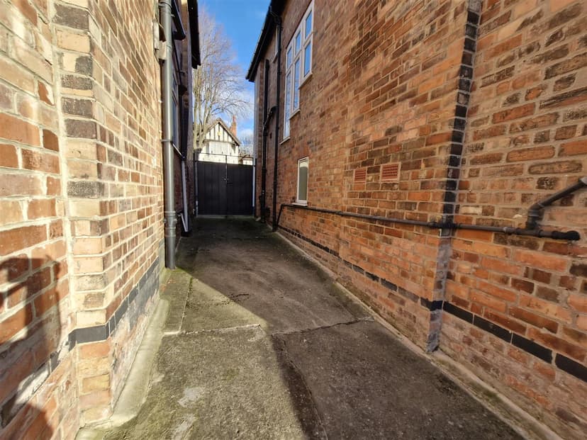 24 Rolleston Drive - Image 5