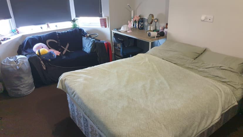 335 Derby Road - Image 4