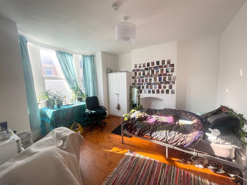 14 Bute Avenue - Image 3