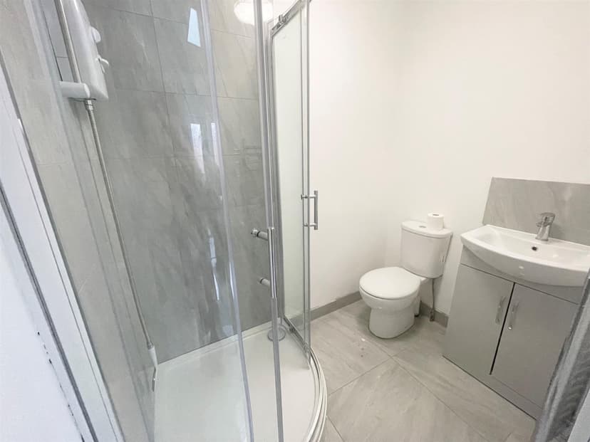 34 Coventry Road - Image 9