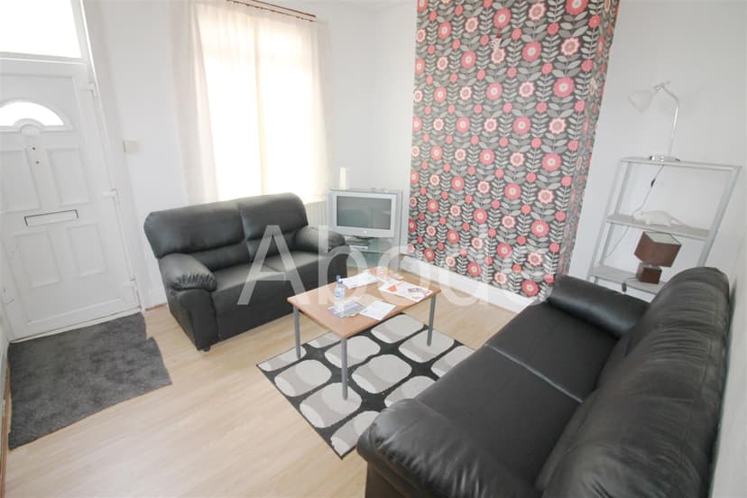 85 Harold Grove - Image 2