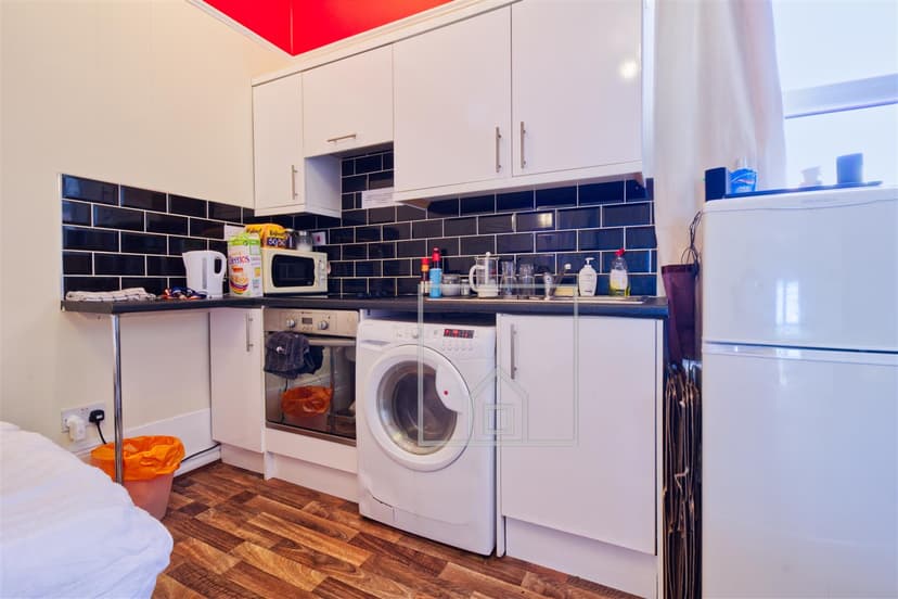 Flat 2, 163 Hyde Park Road - Image 3