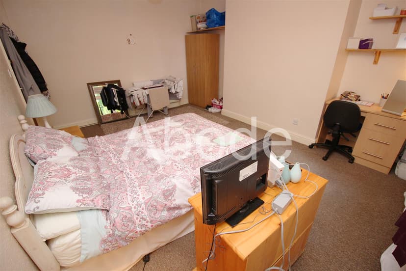 52b Cardigan Road - Image 11