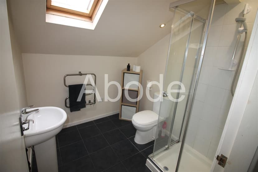 Apt 7 - 25 Moorland Avenue - Image 4