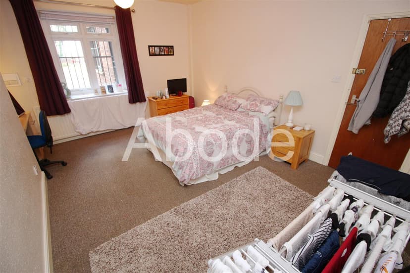 52b Cardigan Road - Image 10