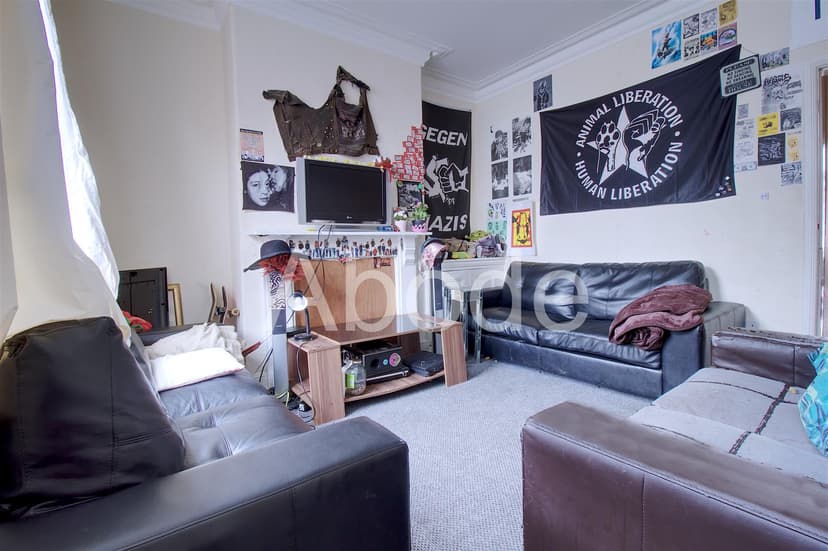 7 Burley Lodge Road - Image 2