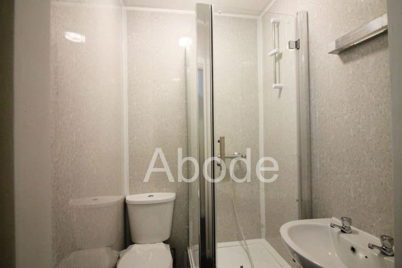 Apt 10, 69 Clarendon Road - Image 6