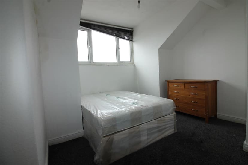 43a Brudenell Grove - Image 2