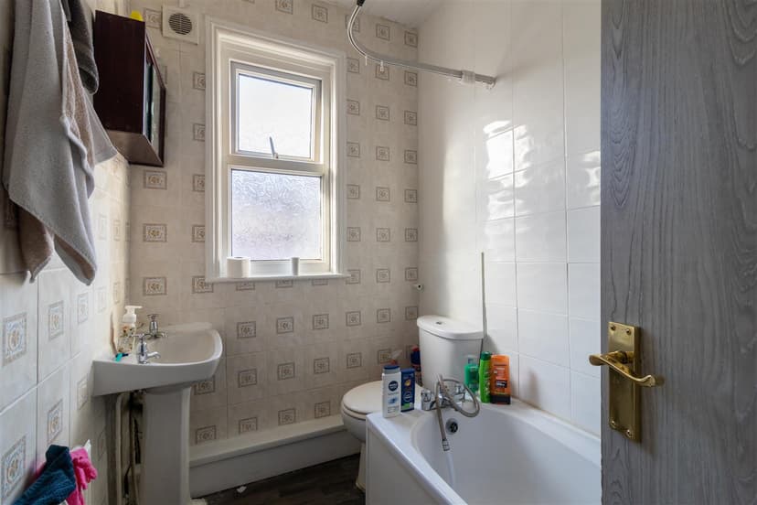 37 Brudenell Mount - Image 3