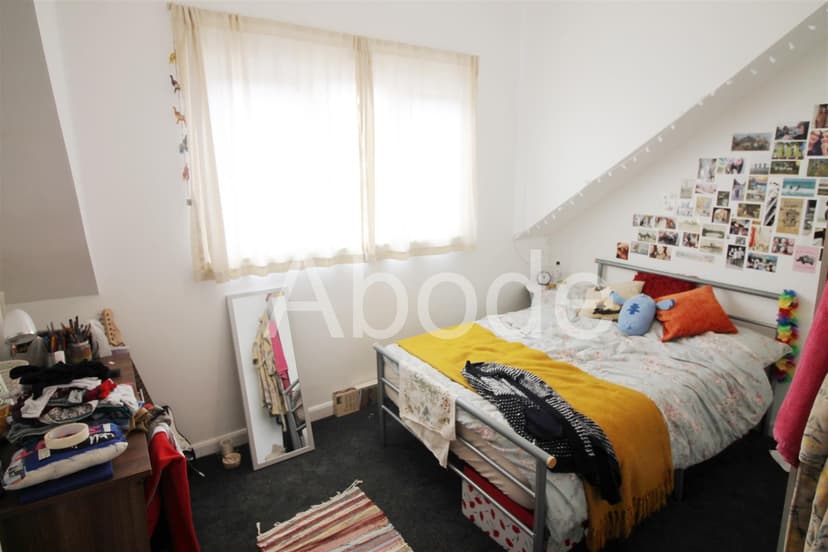 85 Harold Grove - Image 4