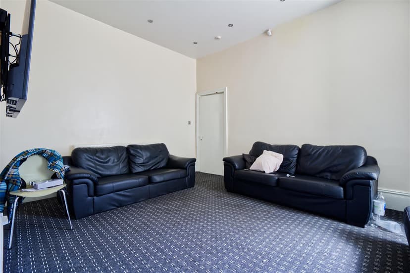 236 Kirkstall Lane - Image 17