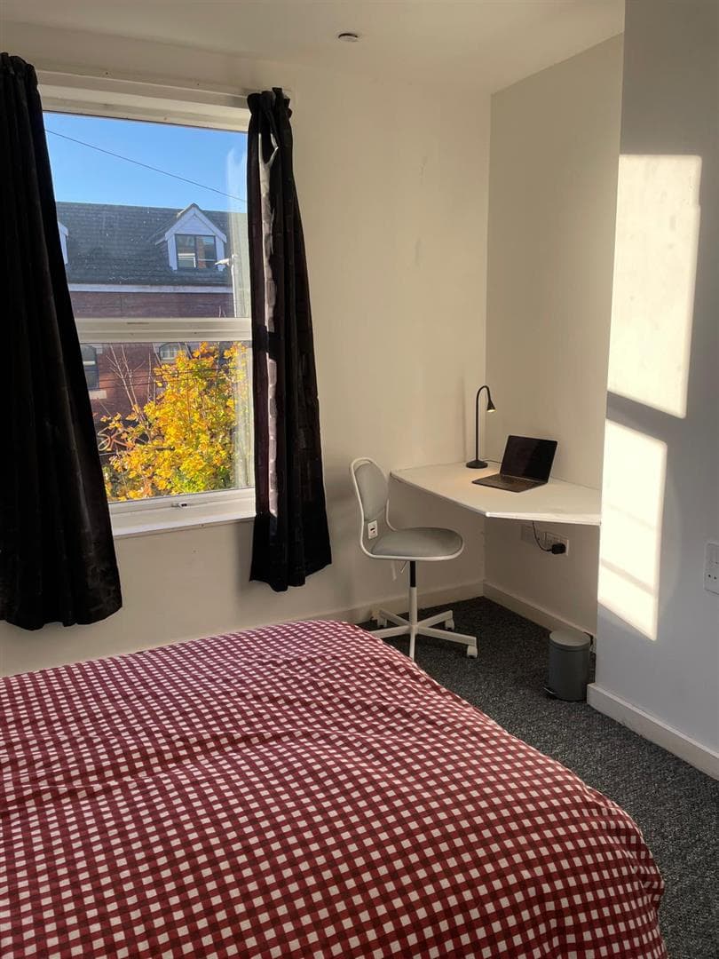 46 Queens Road* - Image 3