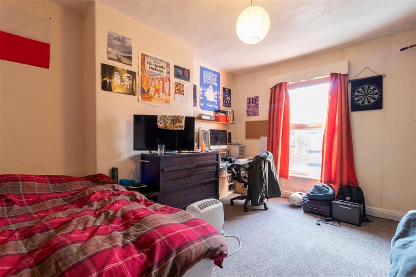 37 Brudenell Mount - Image 1