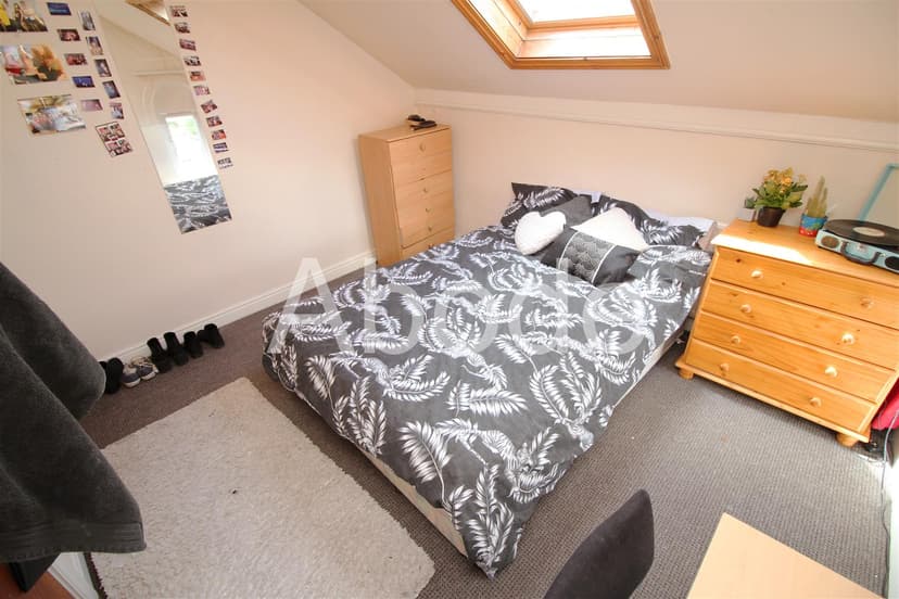 52b Cardigan Road - Image 9