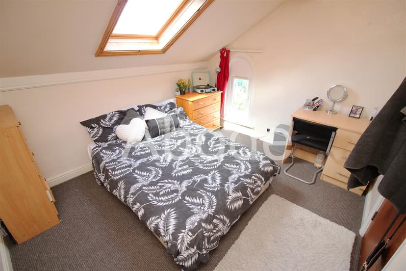 52b Cardigan Road - Image 8