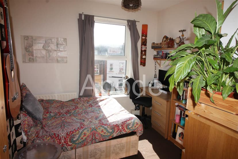 1 Carberry Road* - Image 9