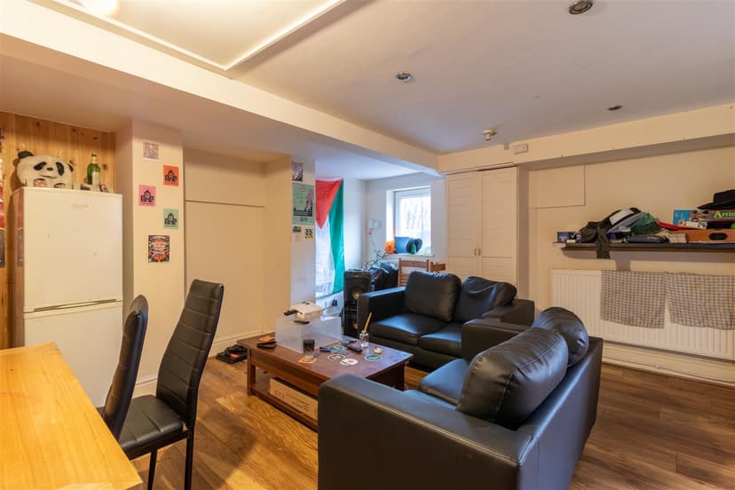 18 Royal Park Avenue - Image 1