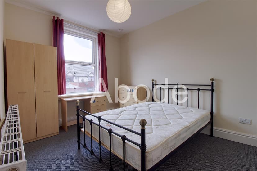 18 Spring Grove Walk - Image 3