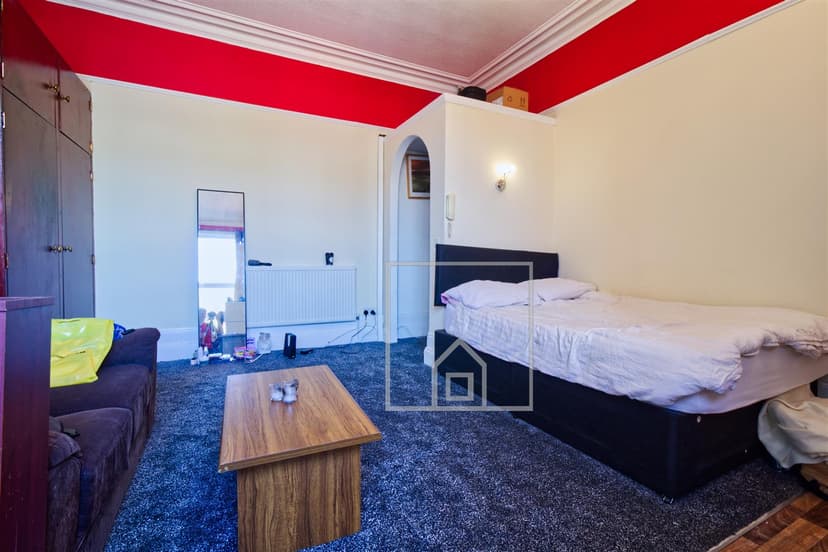Flat 2, 163 Hyde Park Road - Image 2
