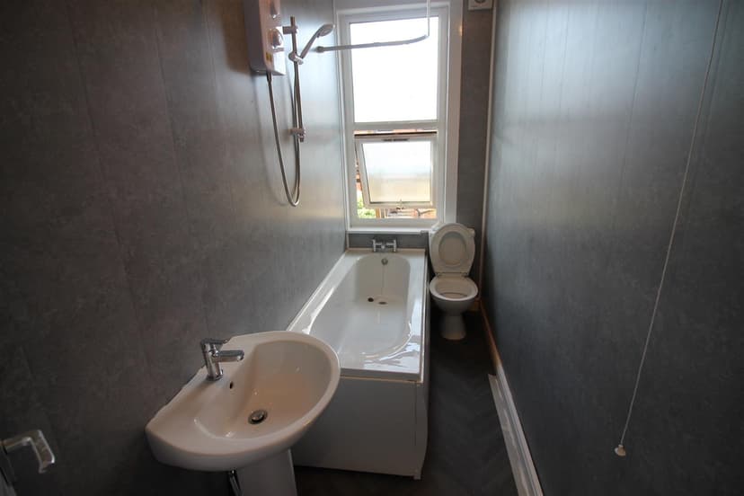 68 Royal Park Avenue - Image 1