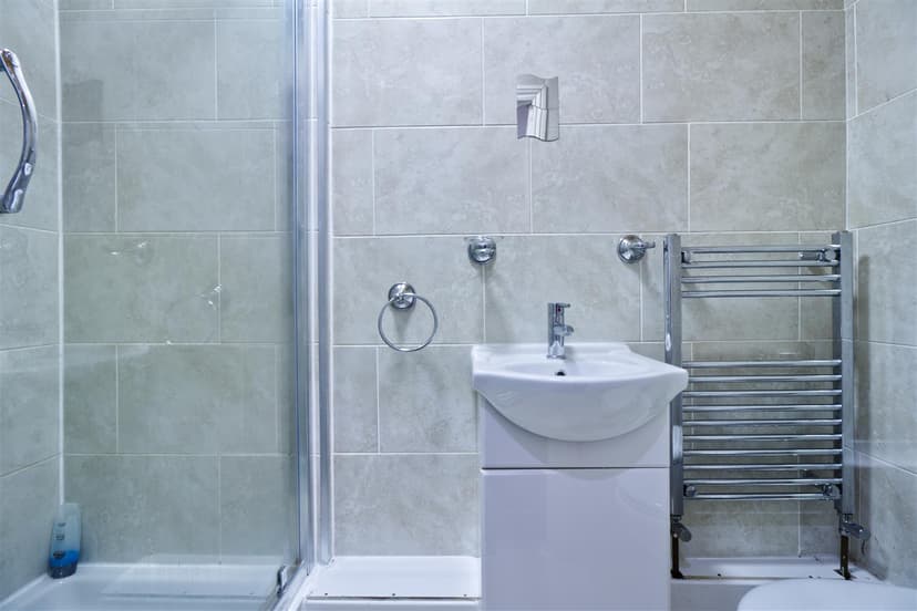 236 Kirkstall Lane - Image 3