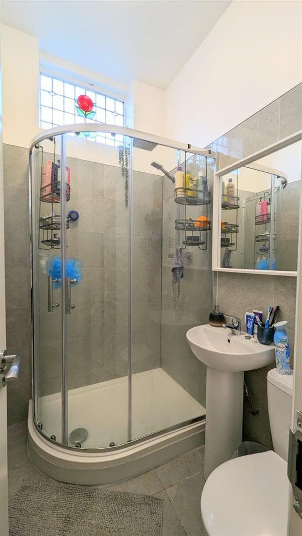 1b The Crescent - Image 6