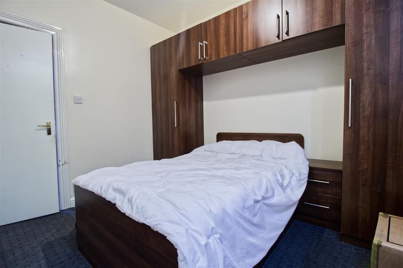 236 Kirkstall Lane - Image 11